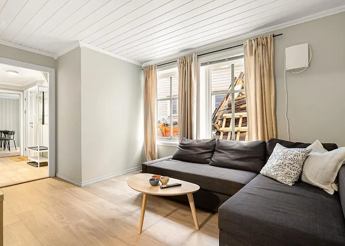 Modern With 2 Bedrooms And A Sofa Bed Apartment *
