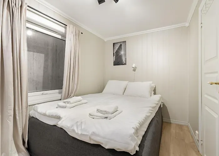 Modern With 2 Bedrooms And A Sofa Bed Apartment *